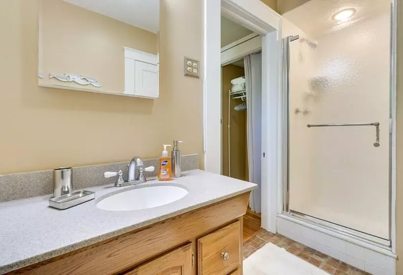 Lakefront Tavares Home W/ Deck, Patio & Dock!