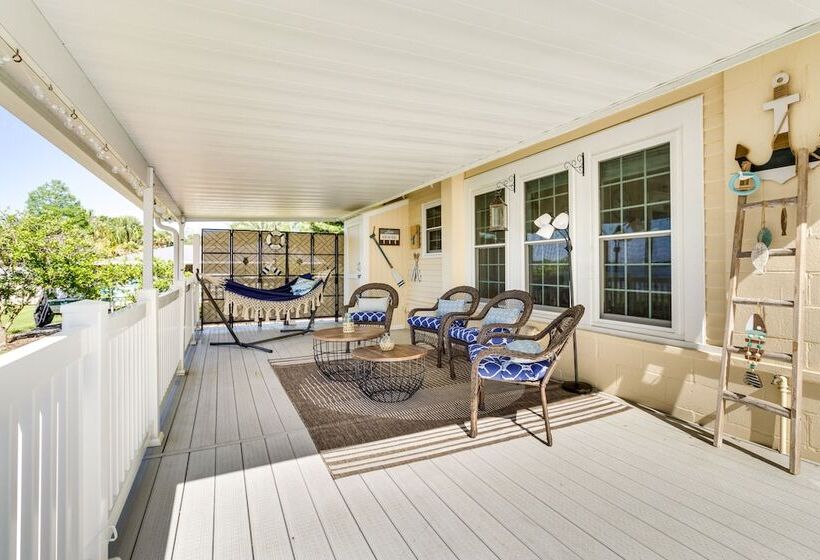 Lakefront Tavares Home W/ Deck, Patio & Dock!