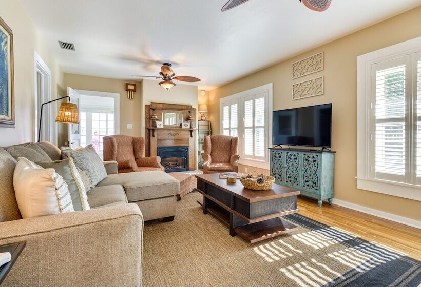 Lakefront Tavares Home W/ Deck, Patio & Dock!