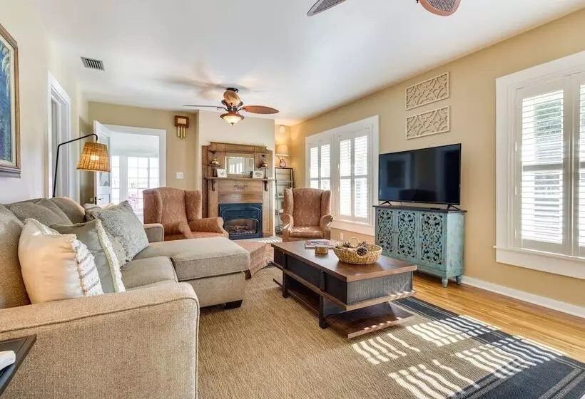 Lakefront Tavares Home W/ Deck, Patio & Dock!