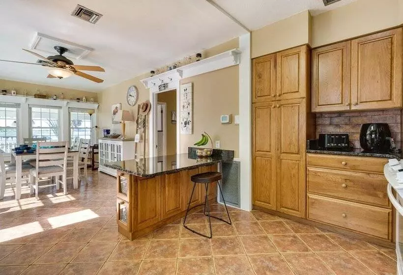 Lakefront Tavares Home W/ Deck, Patio & Dock!