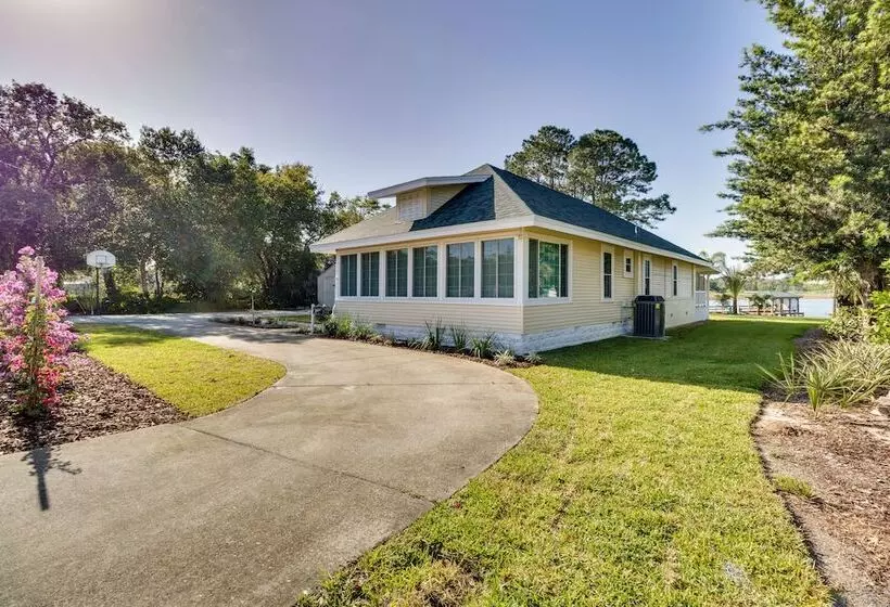 Lakefront Tavares Home W/ Deck, Patio & Dock!