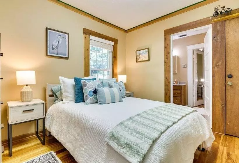 Lakefront Tavares Home W/ Deck, Patio & Dock!