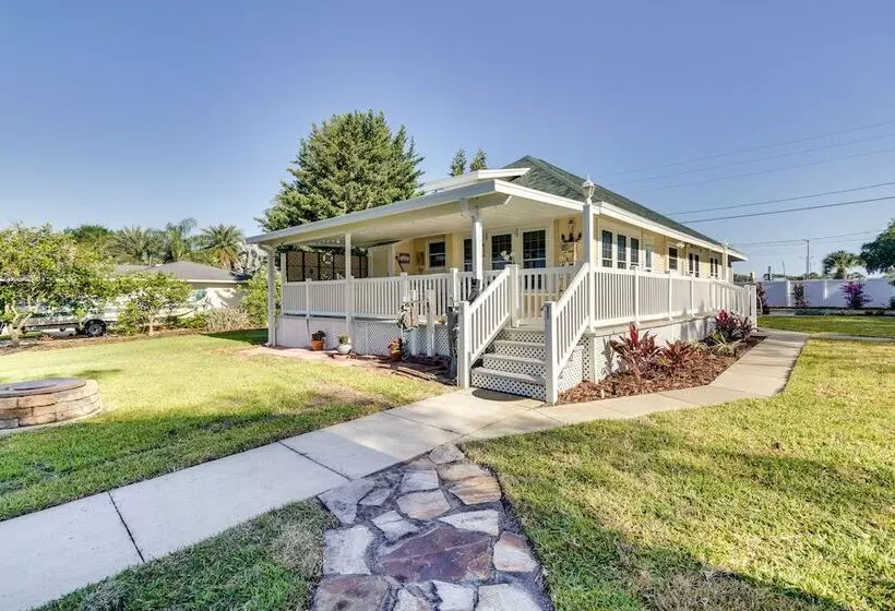 Lakefront Tavares Home W/ Deck, Patio & Dock!