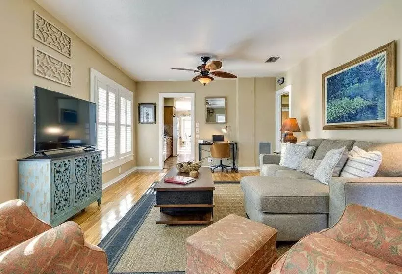 Lakefront Tavares Home W/ Deck, Patio & Dock!