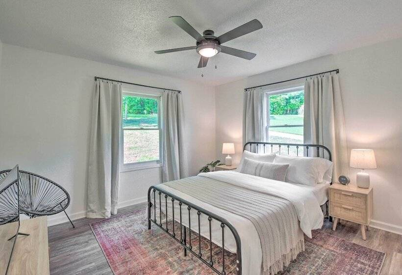 Lakefront Townville Gem W/ Boat Dock & Kayaks