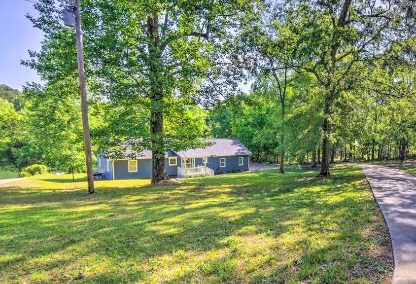 Lakefront Townville Gem W/ Boat Dock & Kayaks