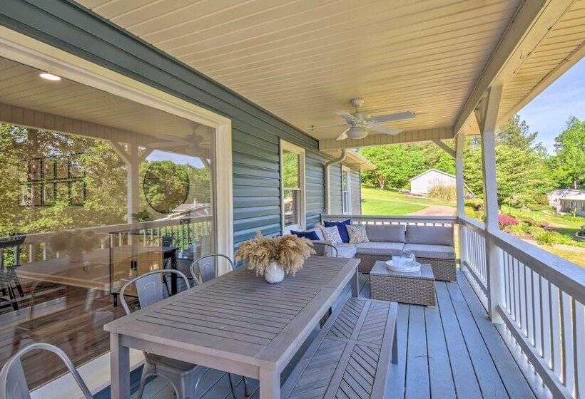 Lakefront Townville Gem W/ Boat Dock & Kayaks