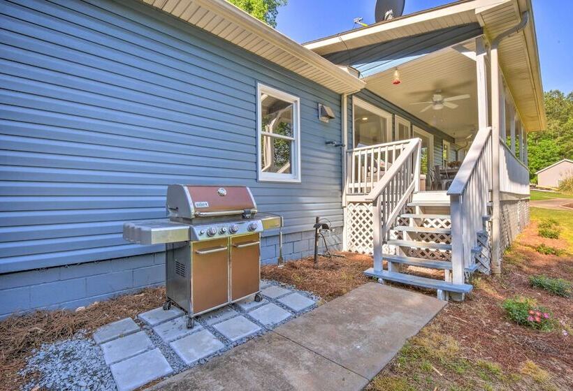 Lakefront Townville Gem W/ Boat Dock & Kayaks