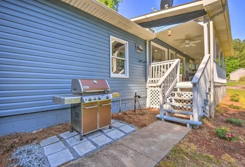 Lakefront Townville Gem W/ Boat Dock & Kayaks