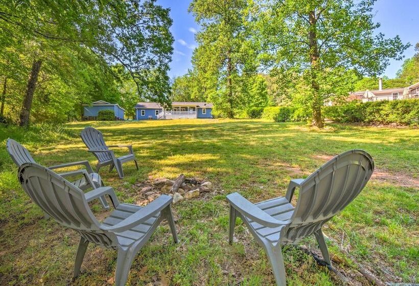 Lakefront Townville Gem W/ Boat Dock & Kayaks