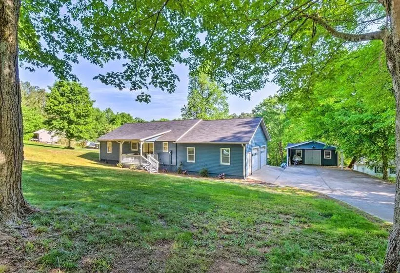 Lakefront Townville Gem W/ Boat Dock & Kayaks