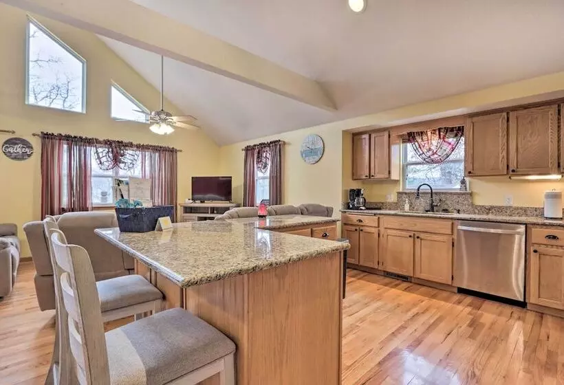 Lazy Rs Lakehouse  W/ Hot Tub & Dock In Warsaw!