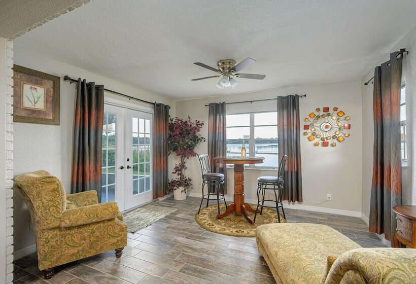 Lakefront Home W/ Screened Porch & Grill