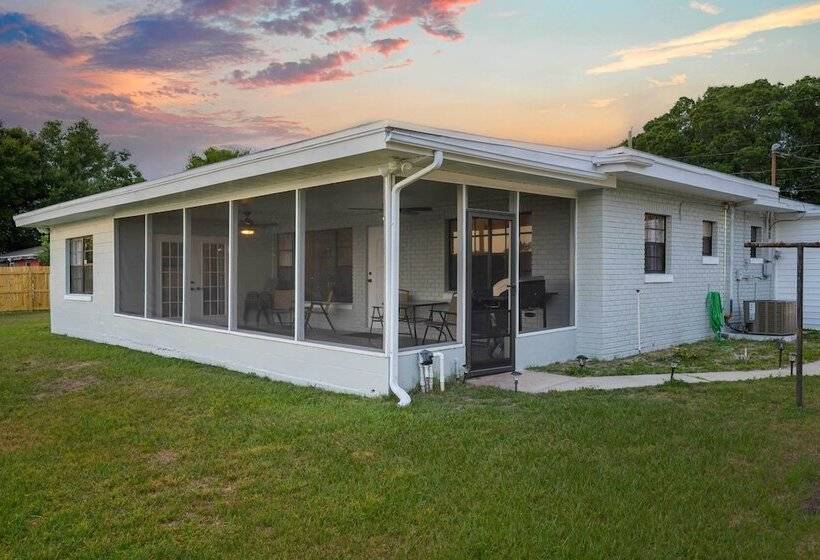Lakefront Home W/ Screened Porch & Grill