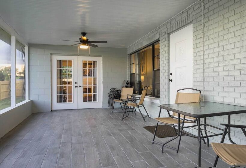 Lakefront Home W/ Screened Porch & Grill
