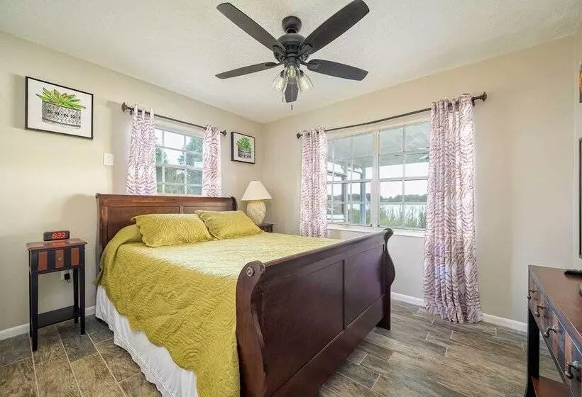 Lakefront Home W/ Screened Porch & Grill