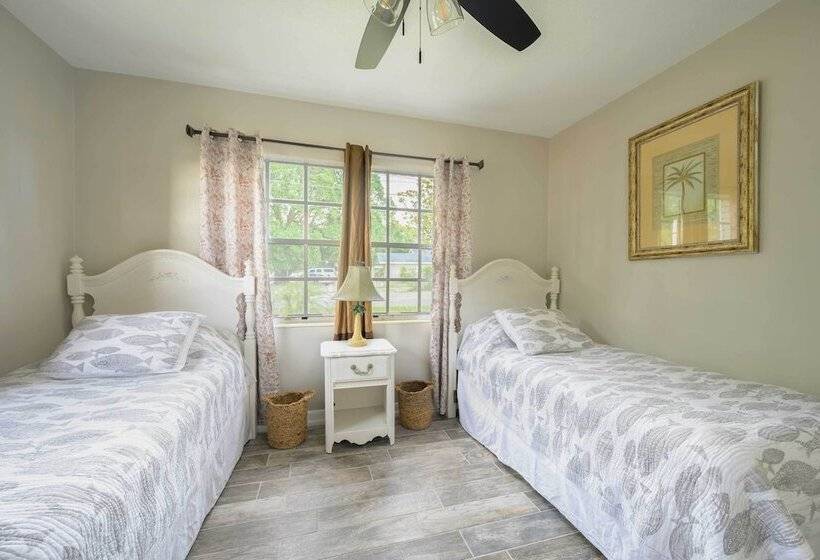 Lakefront Home W/ Screened Porch & Grill