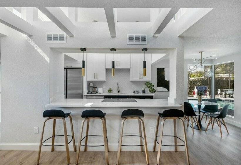 Luxurious Clearwater Retreat W/ Lanai & Pool!