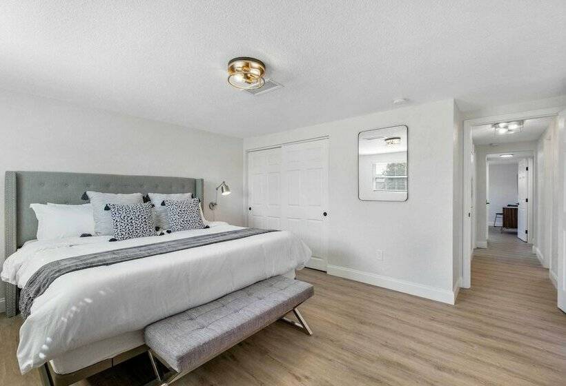 Luxurious Clearwater Retreat W/ Lanai & Pool!