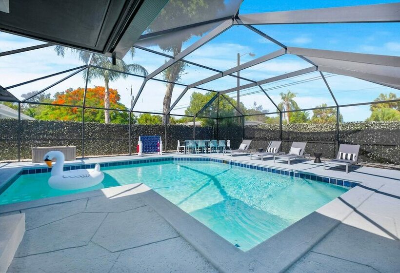 Luxurious Clearwater Retreat W/ Lanai & Pool!