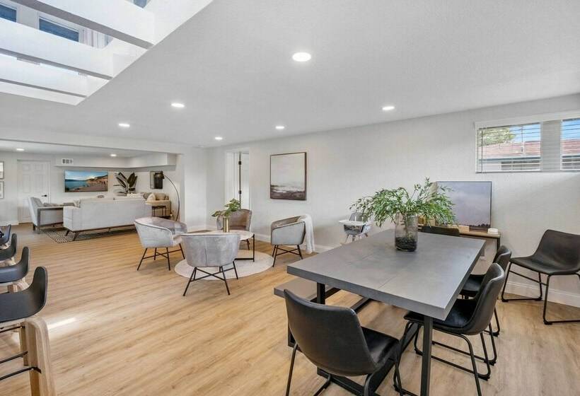 Luxurious Clearwater Retreat W/ Lanai & Pool!