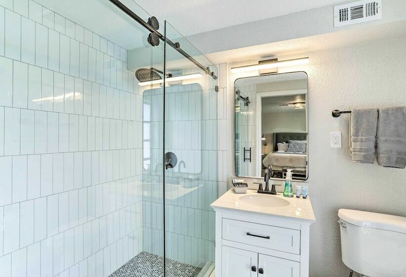 Luxurious Clearwater Retreat W/ Lanai & Pool!