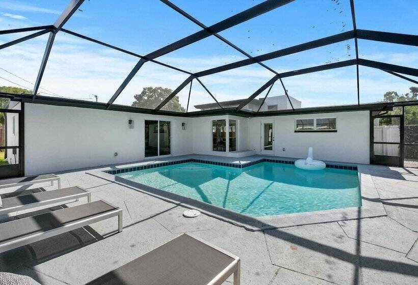 Luxurious Clearwater Retreat W/ Lanai & Pool!