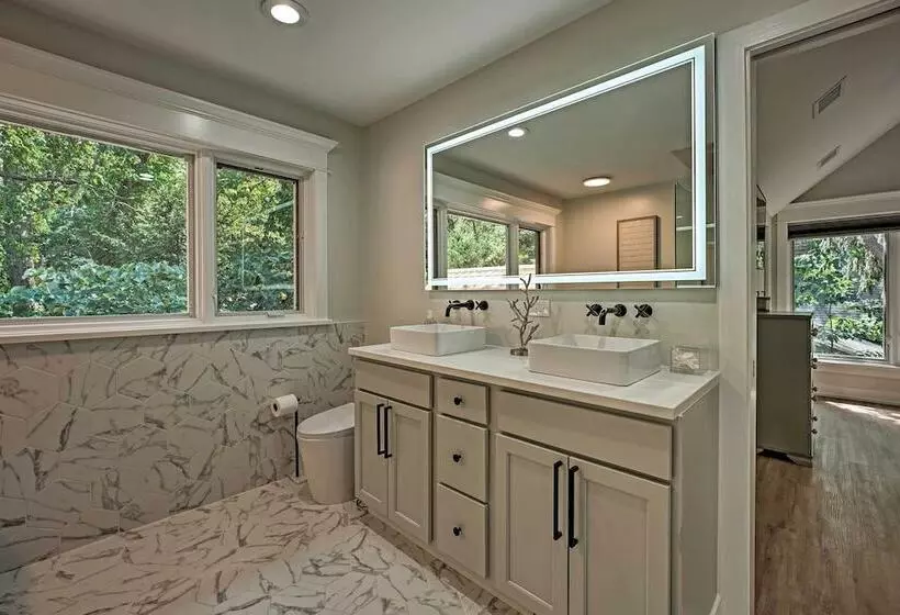 Luxury Family Home W/ Deck, Swim Spa & Grill!