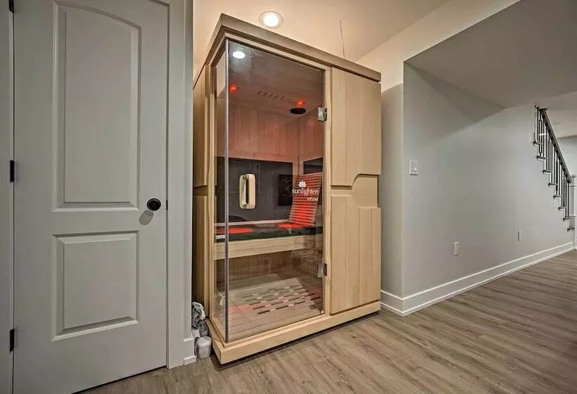 Luxury Family Home W/ Deck, Swim Spa & Grill!