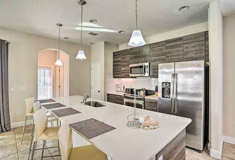 Modern Haines City Home W/ Pool & Lanai!