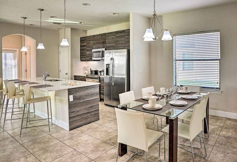 Modern Haines City Home W/ Pool & Lanai!