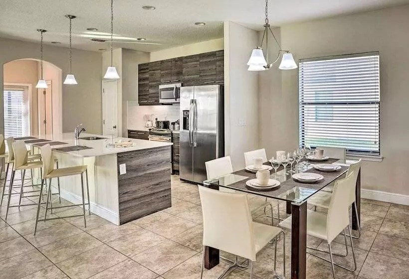 Modern Haines City Home W/ Pool & Lanai!