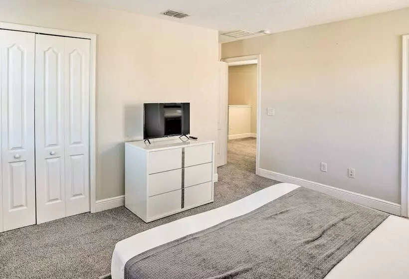 Modern Haines City Home W/ Pool & Lanai!