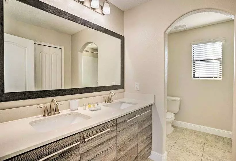 Modern Haines City Home W/ Pool & Lanai!