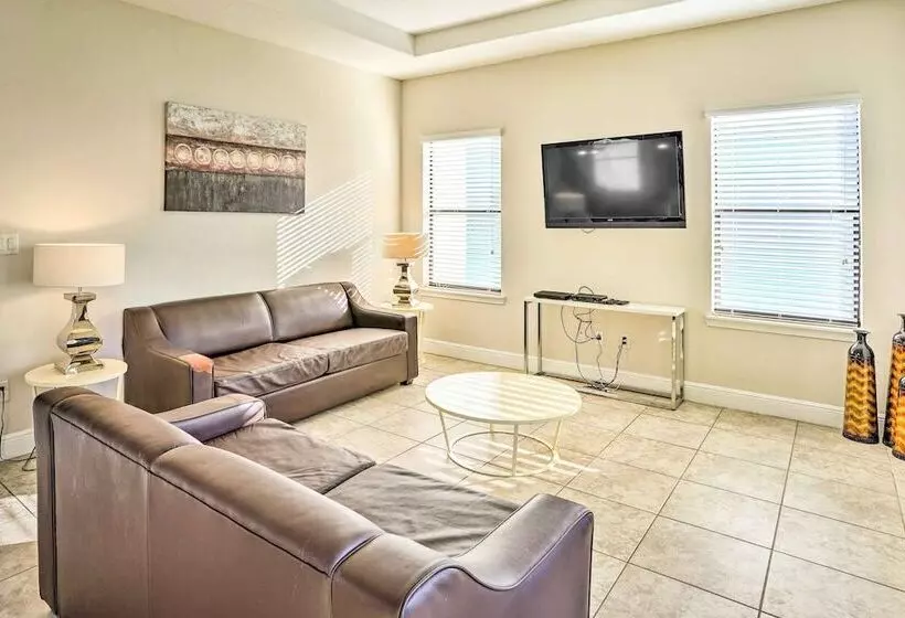 Modern Haines City Home W/ Pool & Lanai!