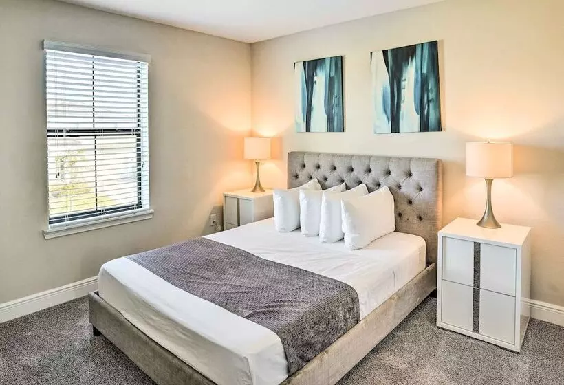 Modern Haines City Home W/ Pool & Lanai!