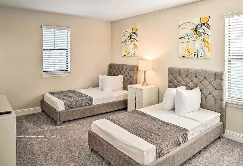 Modern Haines City Home W/ Pool & Lanai!