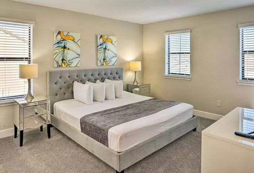 Modern Haines City Home W/ Pool & Lanai!