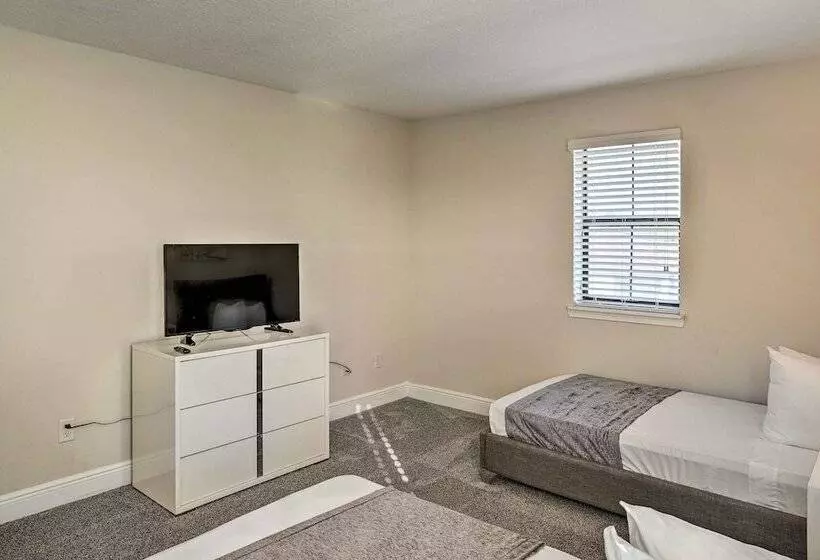 Modern Haines City Home W/ Pool & Lanai!