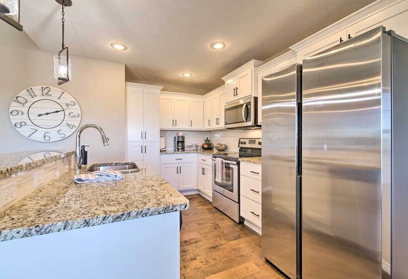 Ozark Home: Pool Access, Deck & Fenced Yard