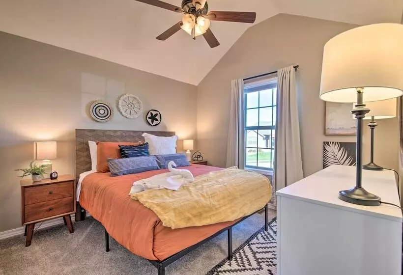 Ozark Home: Pool Access, Deck & Fenced Yard