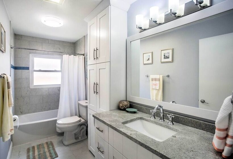 Naples Home W/ Lanai & Pool Near Vanderbilt Beach!