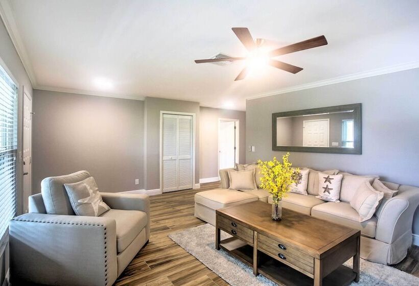 Naples Home W/ Lanai & Pool Near Vanderbilt Beach!