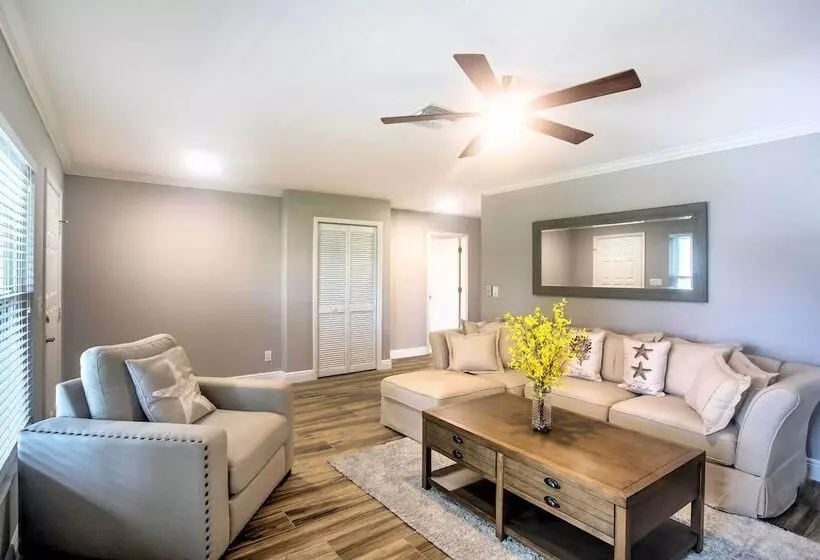 Naples Home W/ Lanai & Pool Near Vanderbilt Beach!