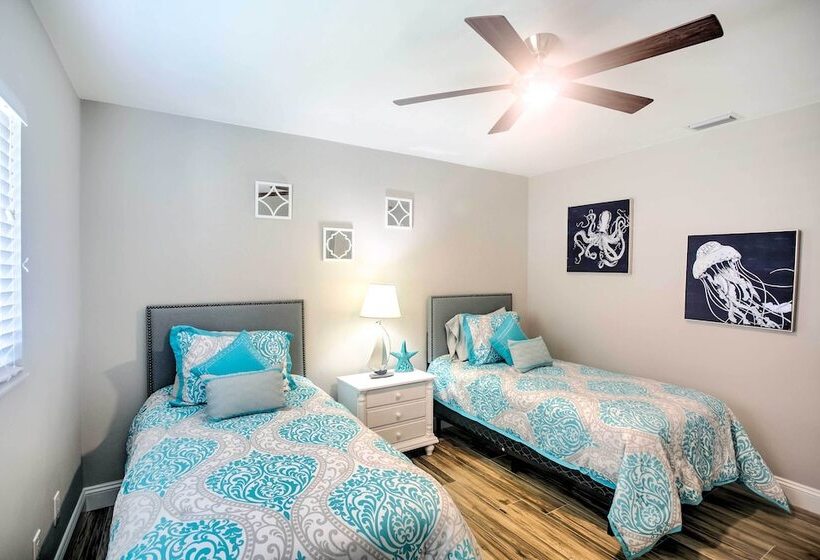 Naples Home W/ Lanai & Pool Near Vanderbilt Beach!