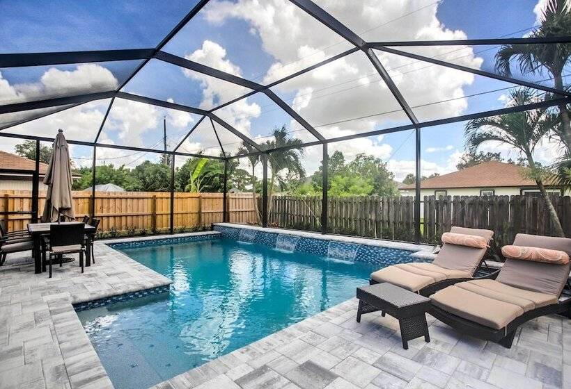 Naples Home W/ Lanai & Pool Near Vanderbilt Beach!