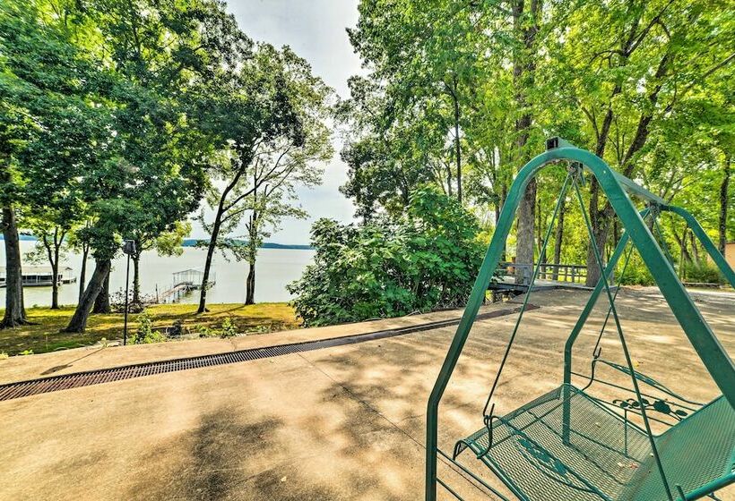 New! Spacious & Modern Retreat On Kentucky Lake