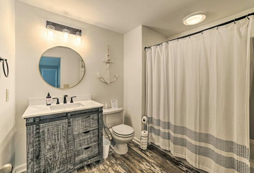 New! Spacious & Modern Retreat On Kentucky Lake