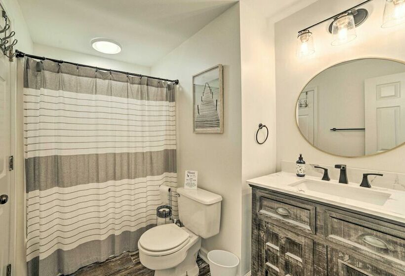 New! Spacious & Modern Retreat On Kentucky Lake